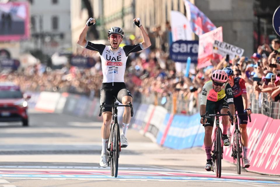 Finishphoto of Brandon McNulty winning Giro d'Italia Stage 15.