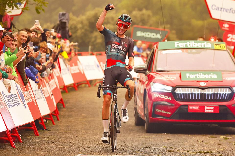 Finishphoto of Lennard Kämna winning La Vuelta Ciclista a España Stage 9.