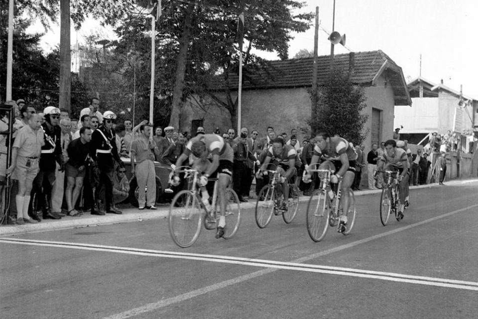 Finishphoto of Roger Rivière winning Tour de France Stage 10.