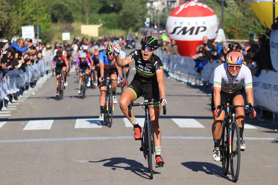 Finishphoto of Giada Borghesi winning Giro Mediterraneo Rosa Stage 1.