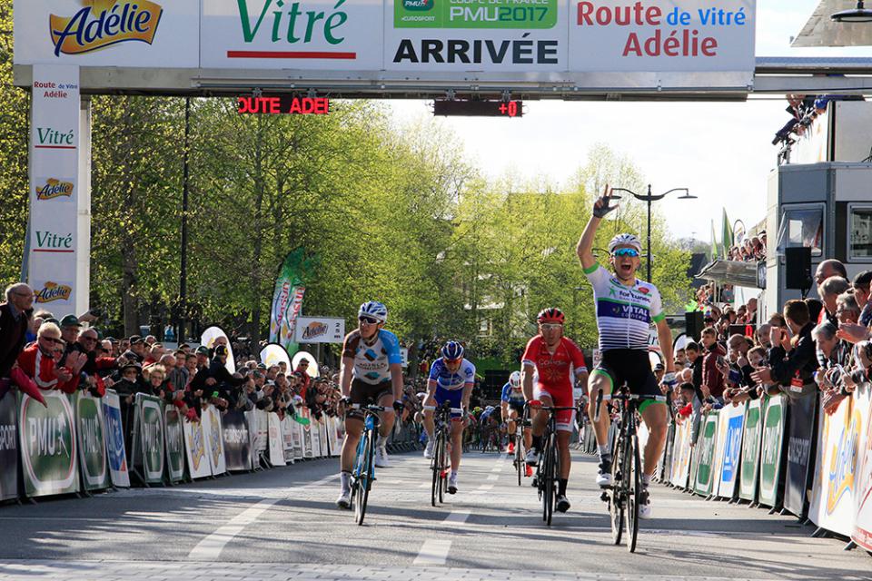 Finishphoto of Laurent Pichon winning Route Adélie de Vitré .