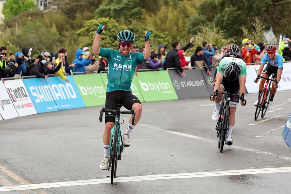Finishphoto of Jordi López winning Tour de Taiwan Stage 2.