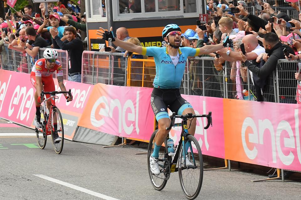 Finishphoto of Dario Cataldo winning Giro d'Italia Stage 15.