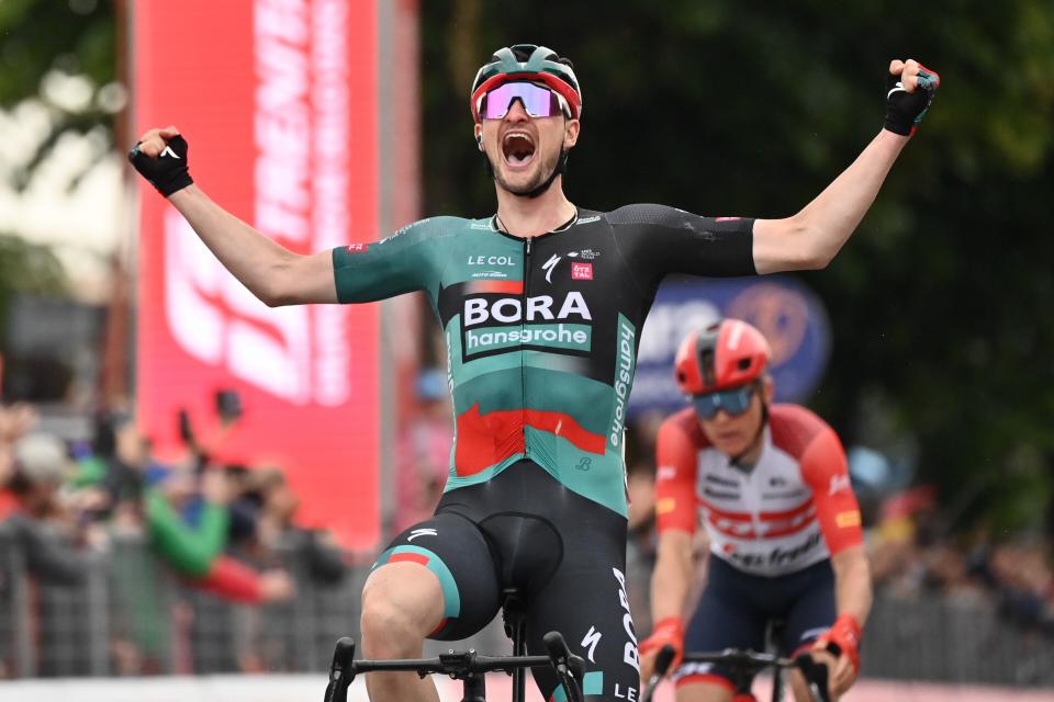 Finishphoto of Nico Denz winning Giro d'Italia Stage 12.
