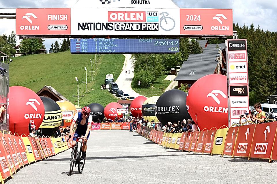 Finishphoto of Mathys Rondel winning Orlen Nations Grand Prix Stage 2.