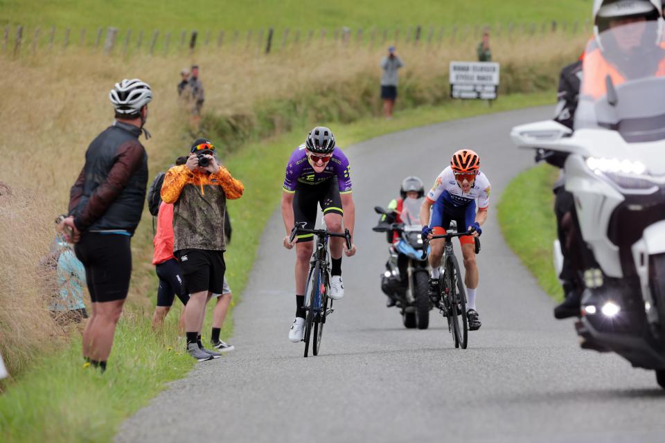 Finishphoto of Josh Burnett winning New Zealand Cycle Classic Stage 3.
