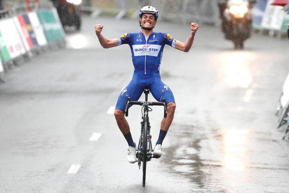 Finishphoto of Enric Mas winning Itzulia Basque Country Stage 6.