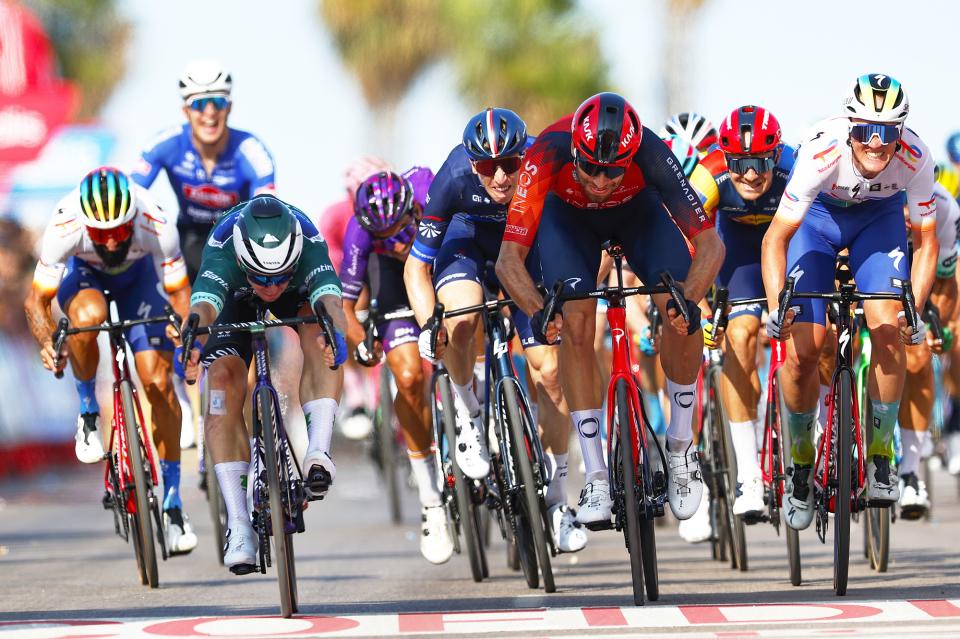Finishphoto of Kaden Groves winning La Vuelta Ciclista a España Stage 5.