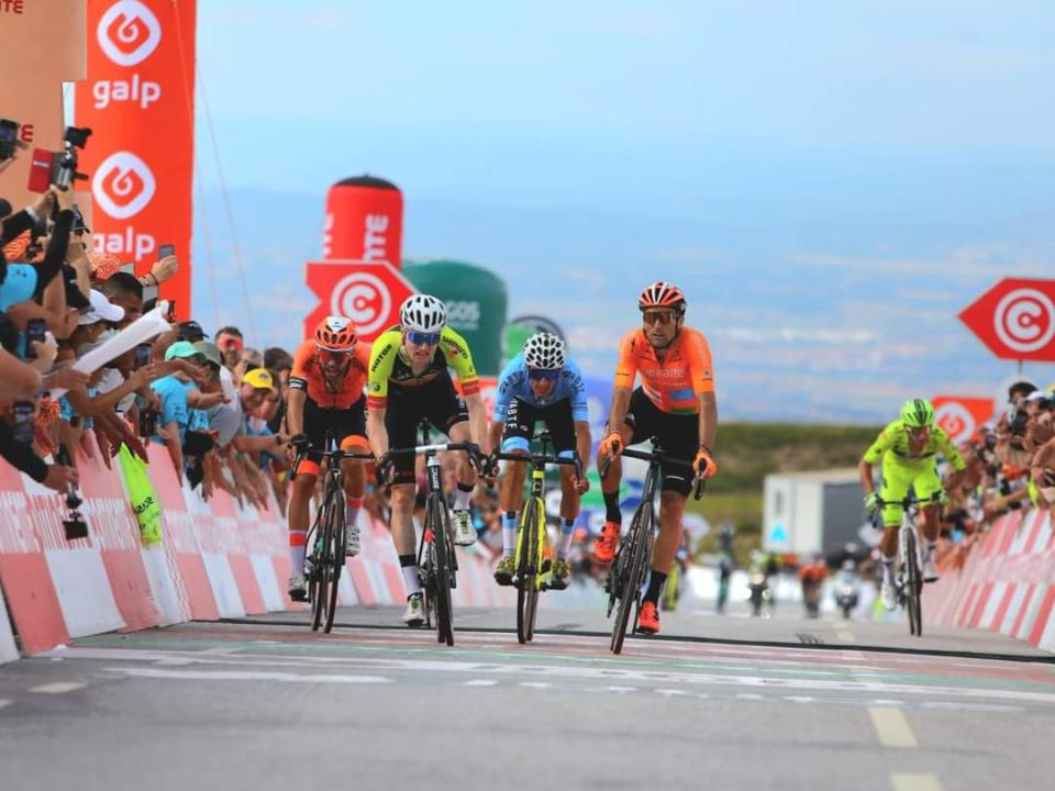 Finishphoto of Colin Stüssi winning Volta a Portugal em Bicicleta Stage 7.