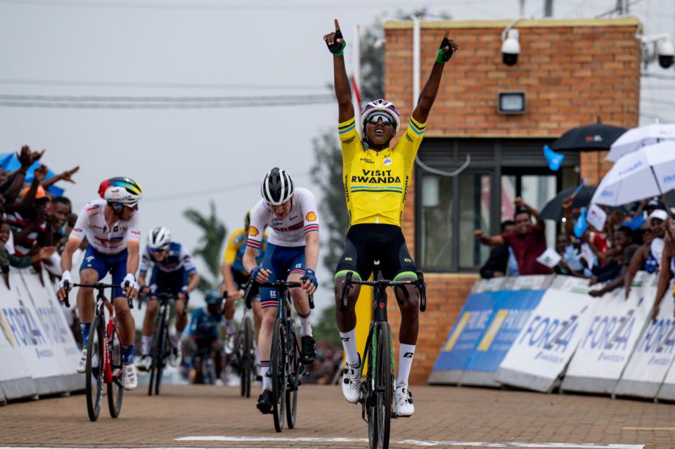 Finishphoto of Henok Mulubrhan winning Tour du Rwanda Stage 8.