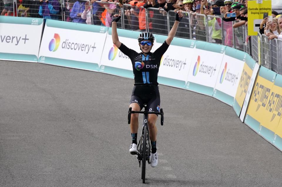 Finishphoto of Juliette Labous winning Giro d'Italia Donne Stage 6.