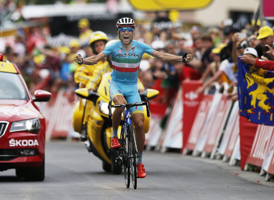 Finishphoto of Vincenzo Nibali winning Tour de France Stage 19.