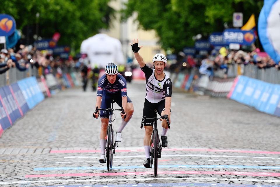 Finishphoto of Victor Campenaerts winning Giro d'Italia Stage 15.