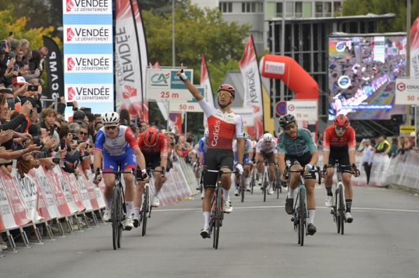 Finishphoto of Bryan Coquard winning Tour de Vendée .