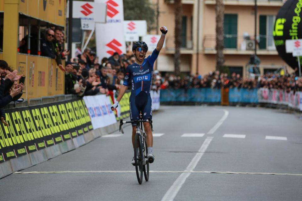 Finishphoto of Lenny Martinez winning Trofeo Laigueglia .