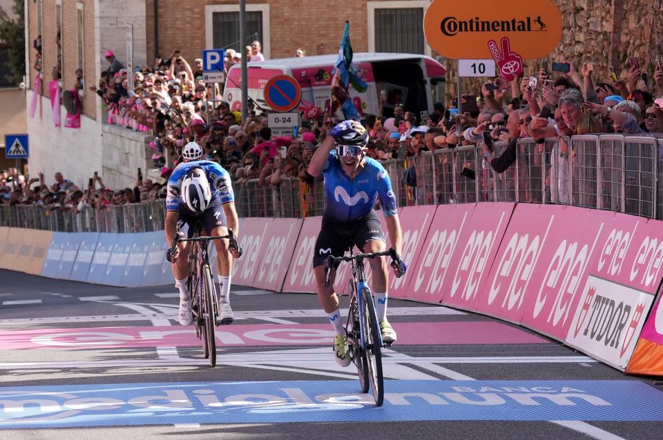 Finishphoto of Pelayo Sánchez winning Giro d'Italia Stage 6.