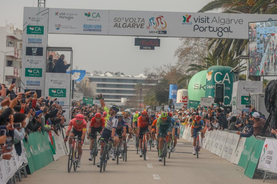Finishphoto of Gerben Thijssen winning Volta ao Algarve em Bicicleta Stage 1.