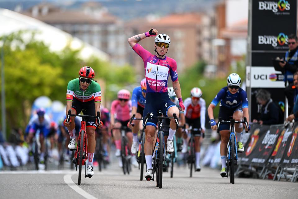 Finishphoto of Lorena Wiebes winning Vuelta a Burgos Feminas Stage 3.