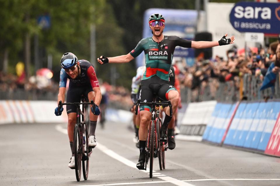 Finishphoto of Nico Denz winning Giro d'Italia Stage 14.