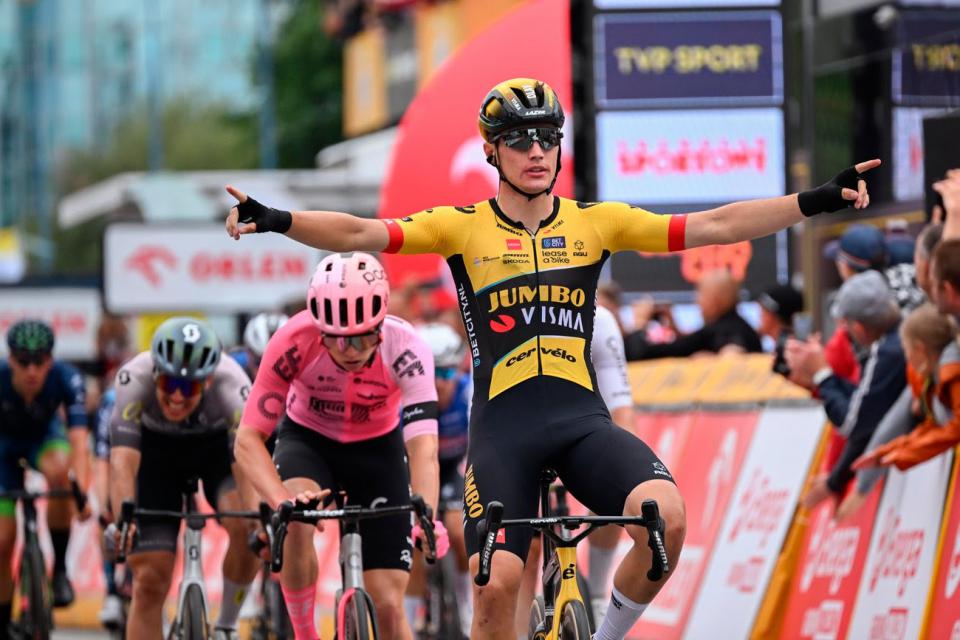 Finishphoto of Olav Kooij winning Tour de Pologne Stage 4.
