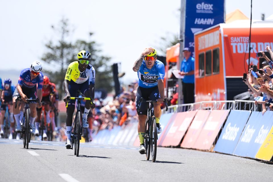 Finishphoto of Sam Welsford winning Santos Tour Down Under Stage 4.