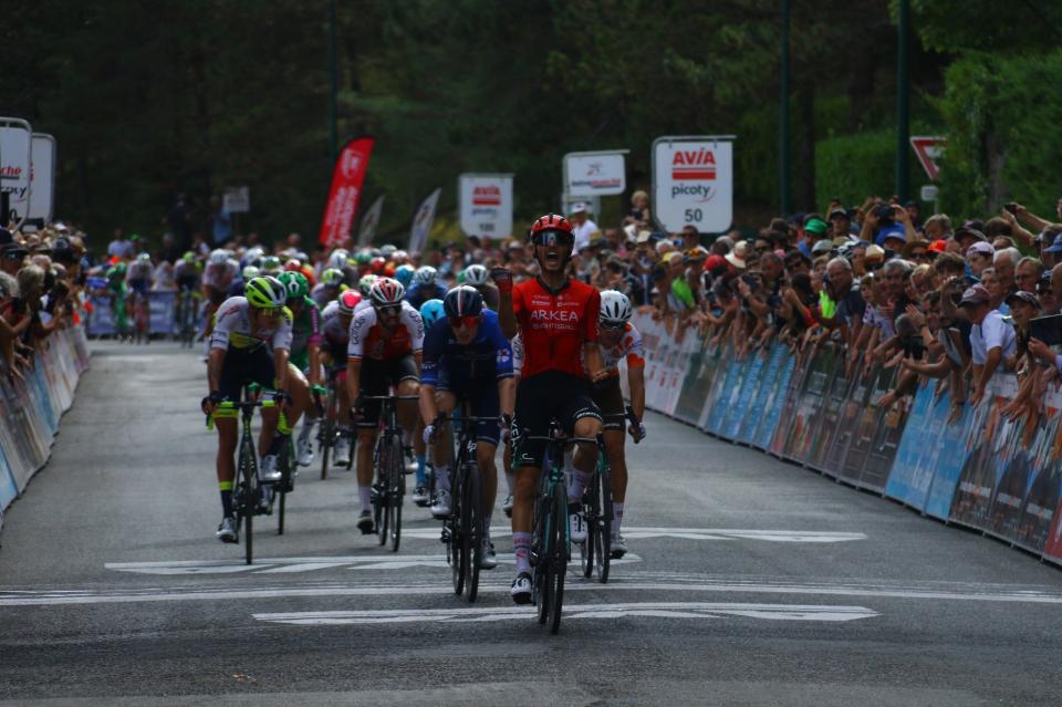 Finishphoto of Luca Mozzato winning Tour du Limousin-Périgord - Nouvelle Aquitaine Stage 2.