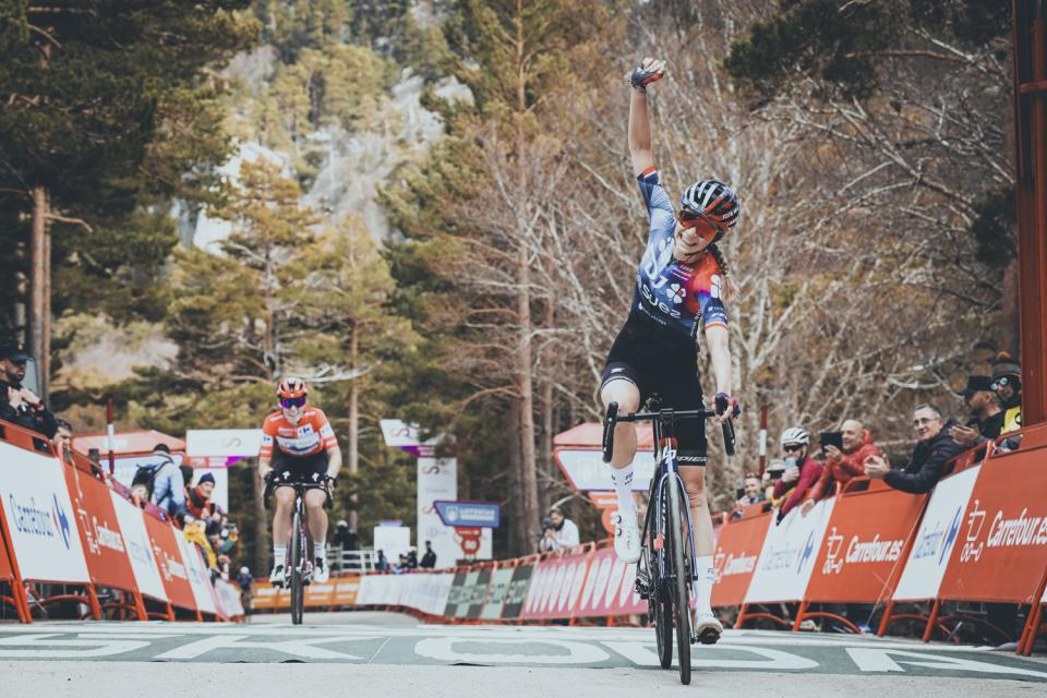 Finishphoto of Évita Muzic winning Vuelta España Femenina by Carrefour.es Stage 6.