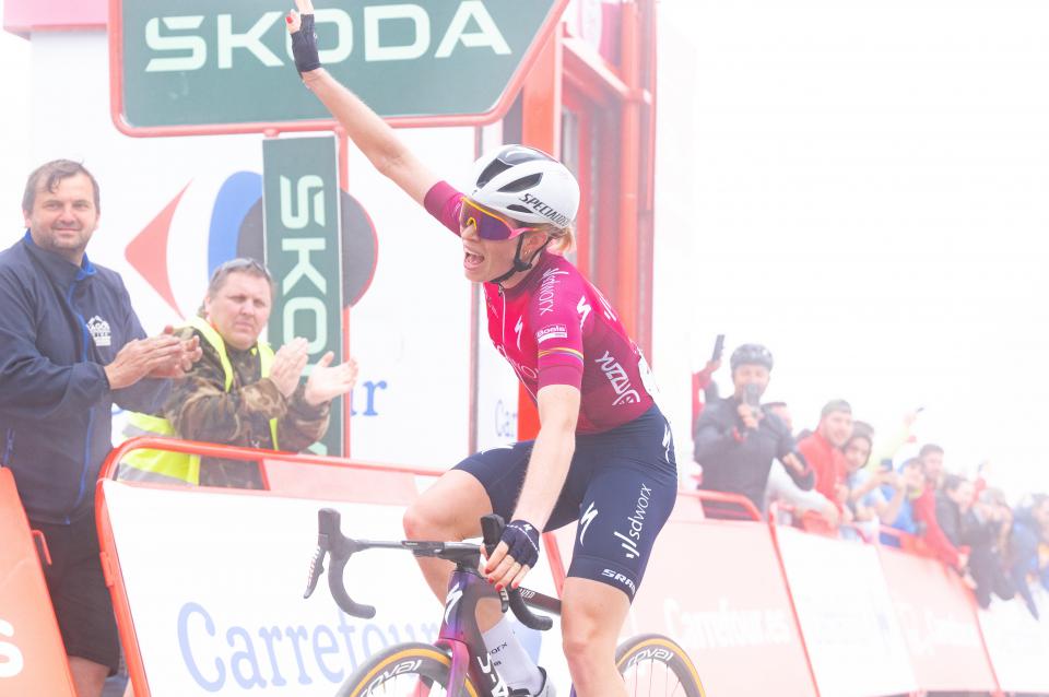 Finishphoto of Demi Vollering winning La Vuelta Femenina by Carrefour.es Stage 7.
