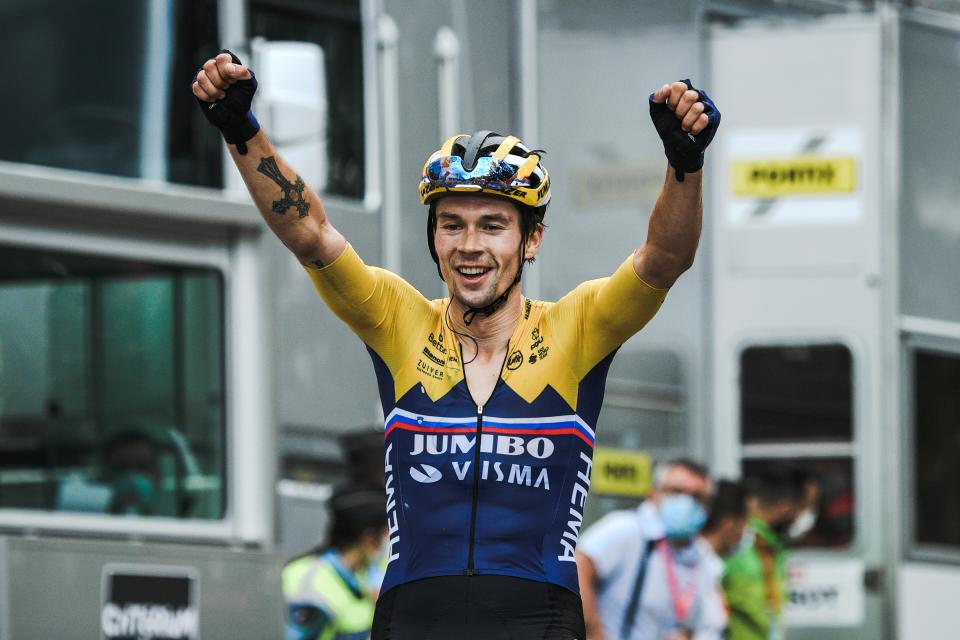 Finishphoto of Primož Roglič winning Critérium du Dauphiné Stage 2.