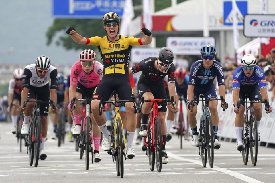 Finishphoto of Olav Kooij winning Gree-Tour of Guangxi Stage 3.
