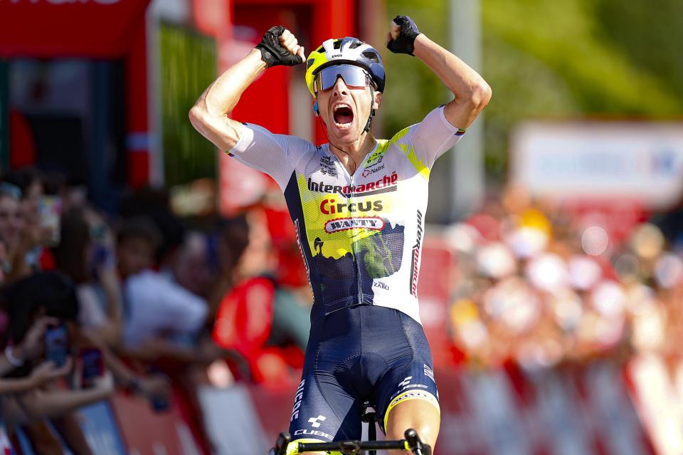 Finishphoto of Rui Costa winning La Vuelta Ciclista a España Stage 15.