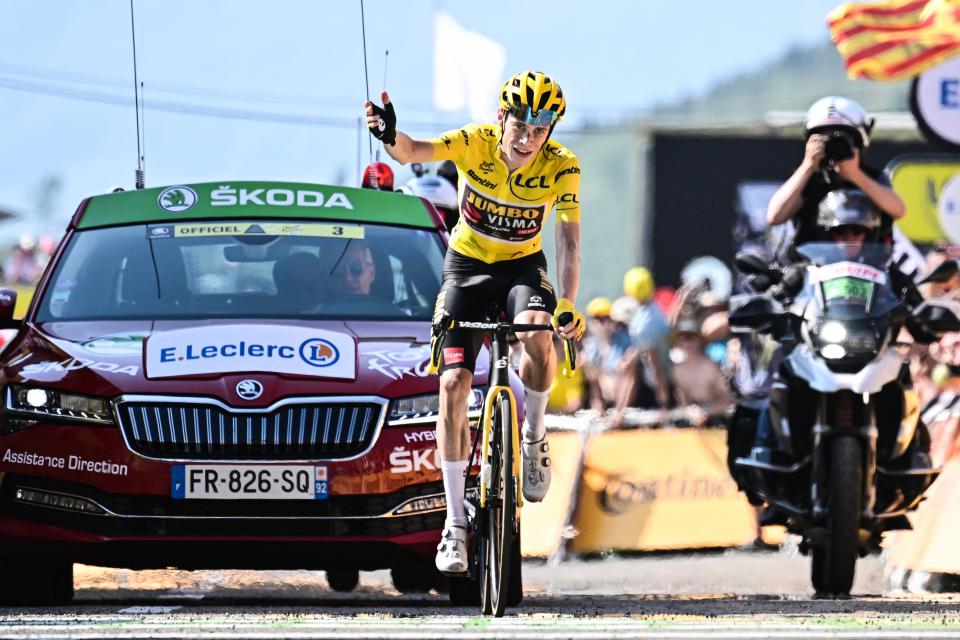 Finishphoto of Jonas Vingegaard winning Tour de France Stage 18.