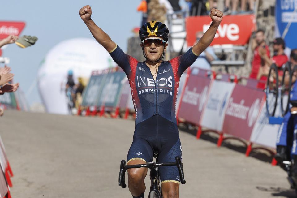 Finishphoto of Richard Carapaz winning La Vuelta ciclista a España Stage 14.