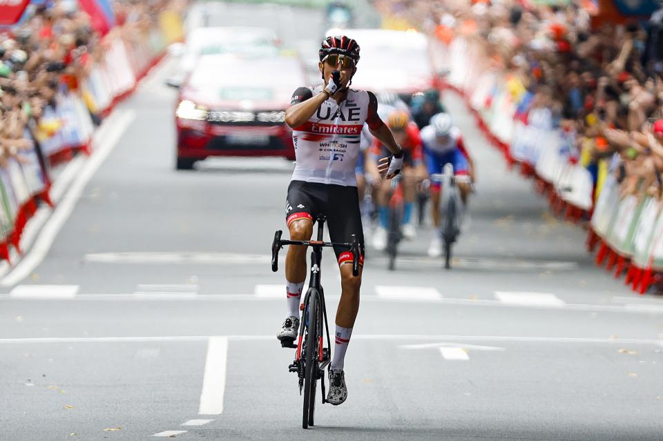 Finishphoto of Marc Soler winning La Vuelta ciclista a España Stage 5.