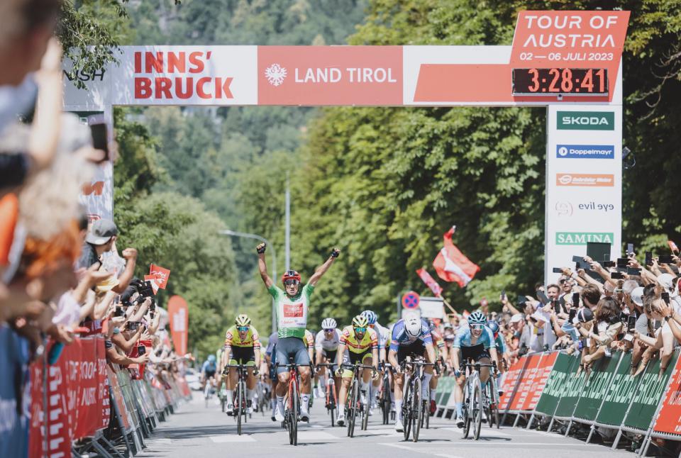 Finishphoto of Jhonatan Narváez winning Int. Österreich-Rundfahrt - Tour of Austria Stage 2.