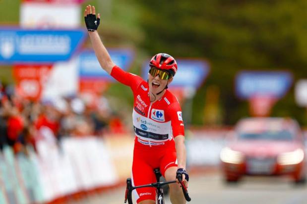 Finishphoto of Demi Vollering winning Vuelta España Femenina by Carrefour.es Stage 8.