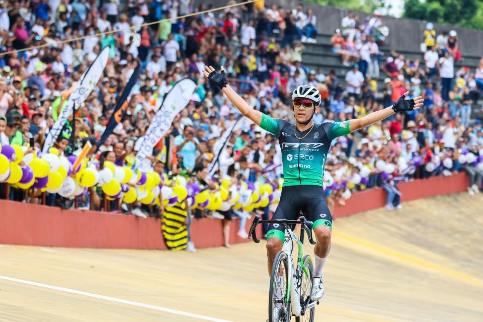 Finishphoto of Alejandro Osorio winning Vuelta al Táchira en Bicicleta Stage 8.
