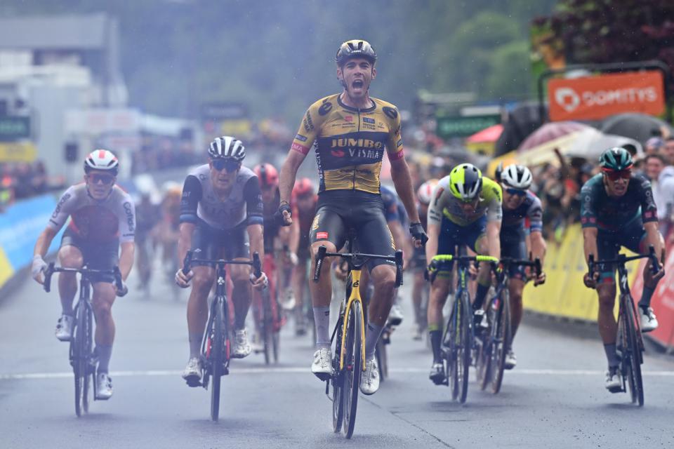 Finishphoto of Christophe Laporte winning Critérium du Dauphiné Stage 1.