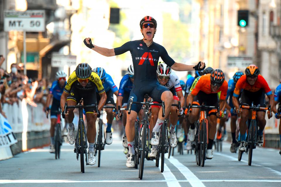 Finishphoto of Ethan Hayter winning Giro dell'Appennino .