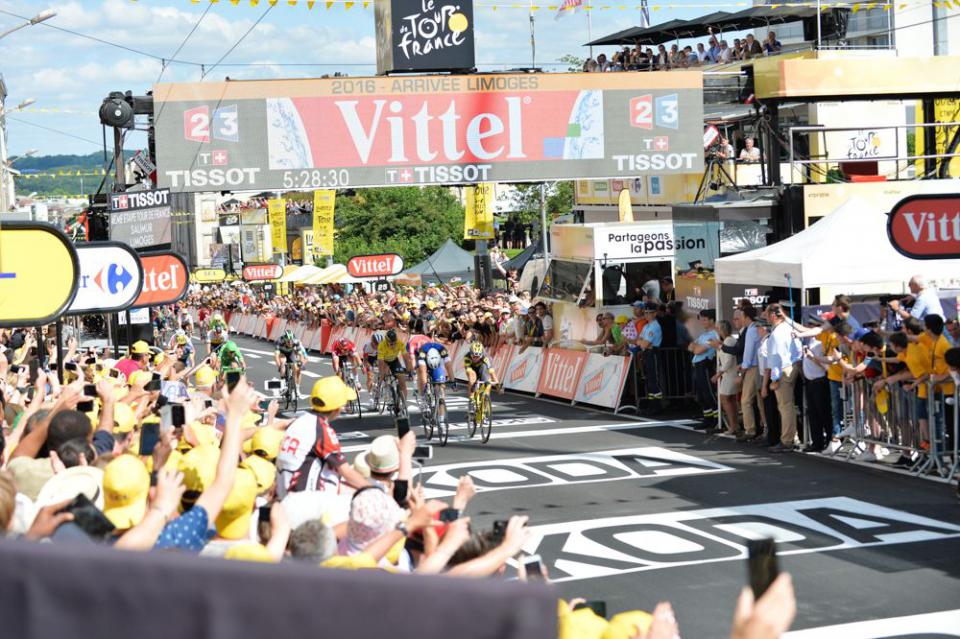 Finishphoto of Marcel Kittel winning Tour de France Stage 4.