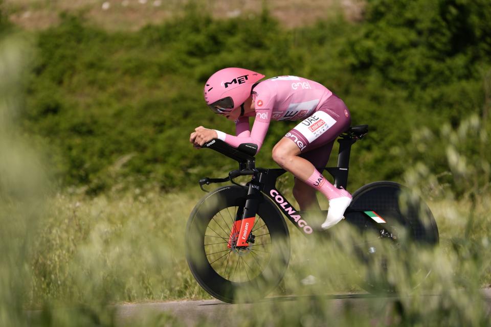 Finishphoto of Tadej Pogačar winning Giro d'Italia Stage 7 (ITT).