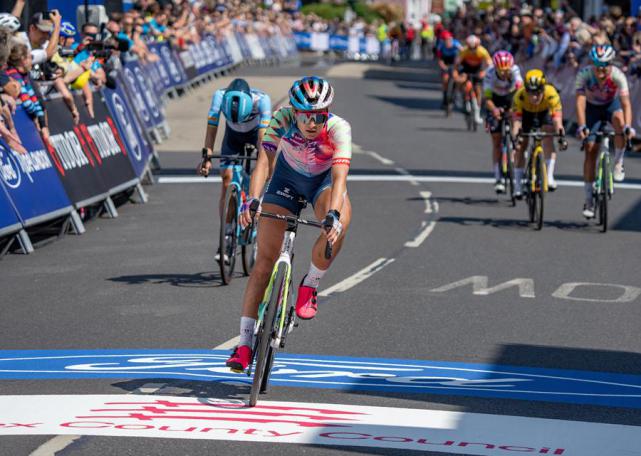 Finishphoto of Chloe Dygert winning RideLondon Classique Stage 2.