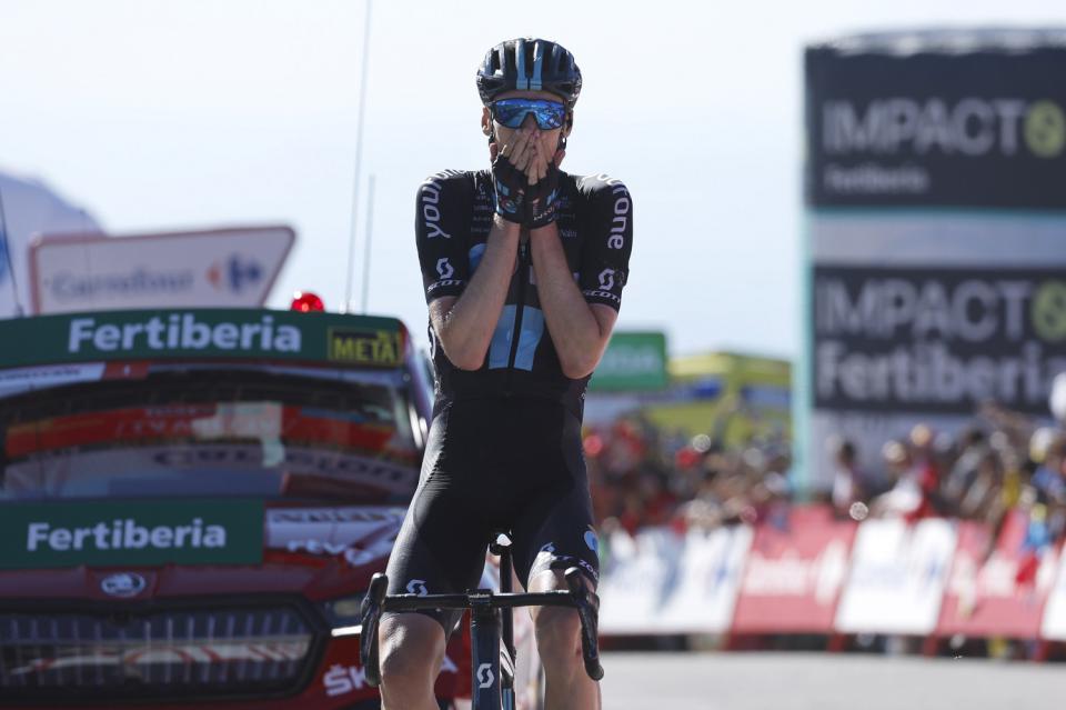 Finishphoto of Thymen Arensman winning La Vuelta ciclista a España Stage 15.