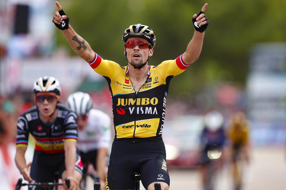 Finishphoto of Primož Roglič winning La Vuelta Ciclista a España Stage 8.