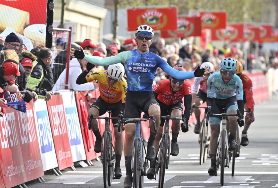 Finishphoto of Benoît Cosnefroy winning Paris - Camembert .
