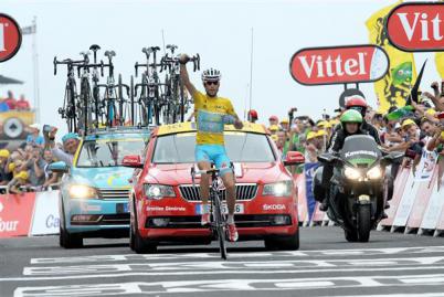 Finishphoto of Vincenzo Nibali winning Tour de France Stage 18.