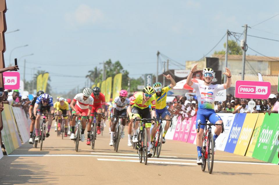 Finishphoto of Jason Tesson winning La Tropicale Amissa Bongo Stage 3.