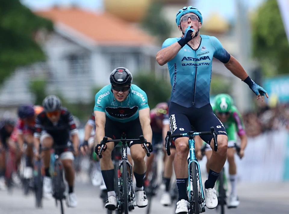 Finishphoto of Gleb Syritsa winning PETRONAS Le Tour de Langkawi Stage 2.