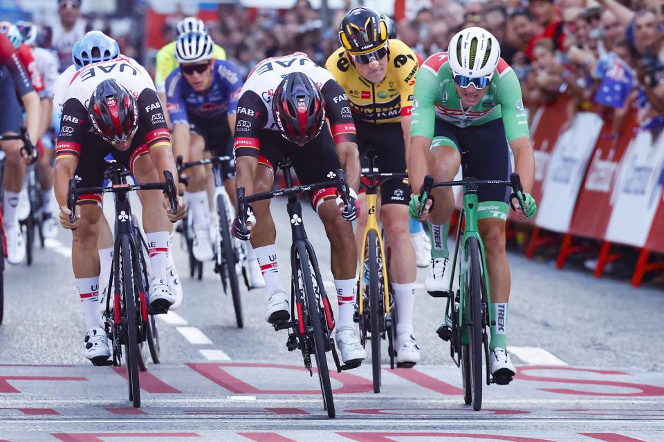 Finishphoto of Juan Sebastián Molano winning La Vuelta ciclista a España Stage 21.