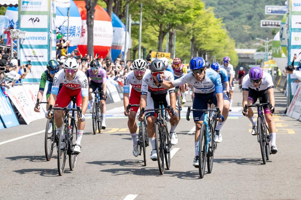 Finishphoto of Itamar Einhorn winning Tour de Taiwan Stage 5.